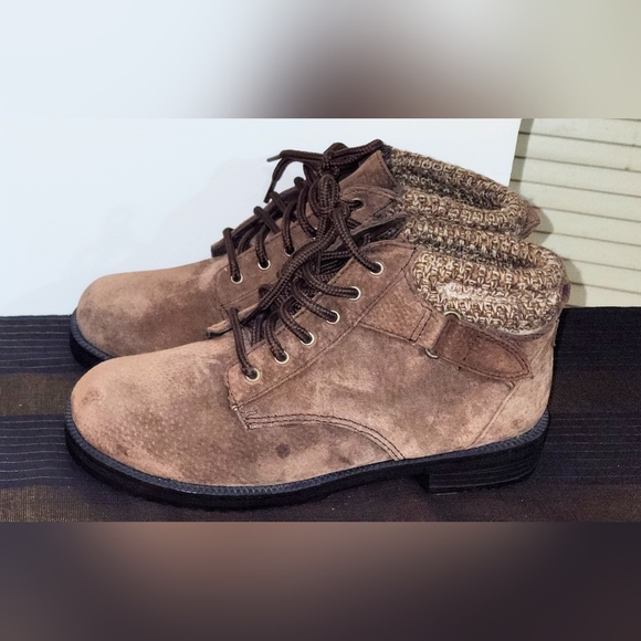 Predictions Leather Collections size 7W wide width Brown Lace Up Ankle Boots - Picture 9 of 10